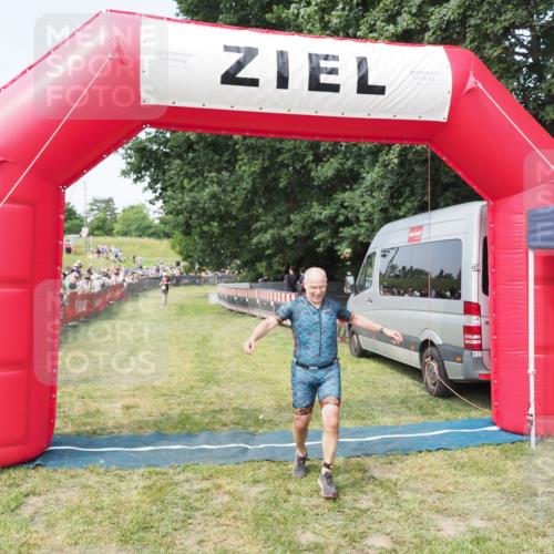 21.06.2025 - 27. Vierlanden-Triathlon MichiJ http://msf.ph/oto/7996607 15.06.2026 11:20:06 Ziel 414 meine-sportfotos.de