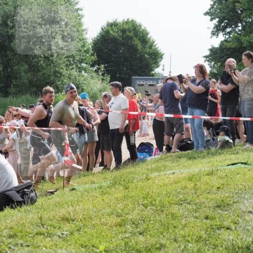 15.06.2025 - 27. Vierlanden-Triathlon KatJ http://msf.ph/oto/7996610 15.06.2025 09:55:34 Schwimmen 272, 316, 327, 329, 335, 348, 353, 548 meine-sportfotos.de