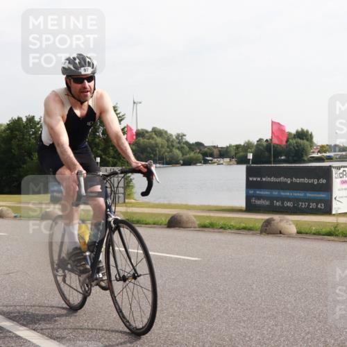 15.06.2025 - 27. Vierlanden-Triathlon H.Heesch http://msf.ph/oto/7996620 15.06.2025 09:27:12 Radfahren 34, 97, 121 meine-sportfotos.de