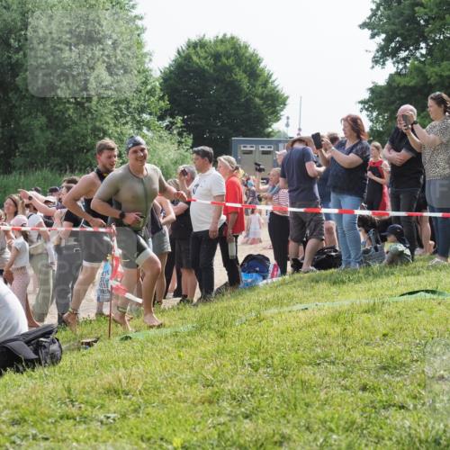 15.06.2025 - 27. Vierlanden-Triathlon KatJ http://msf.ph/oto/7996622 15.06.2025 09:55:34 Schwimmen 272, 316, 327, 329, 335, 348, 353, 548 meine-sportfotos.de