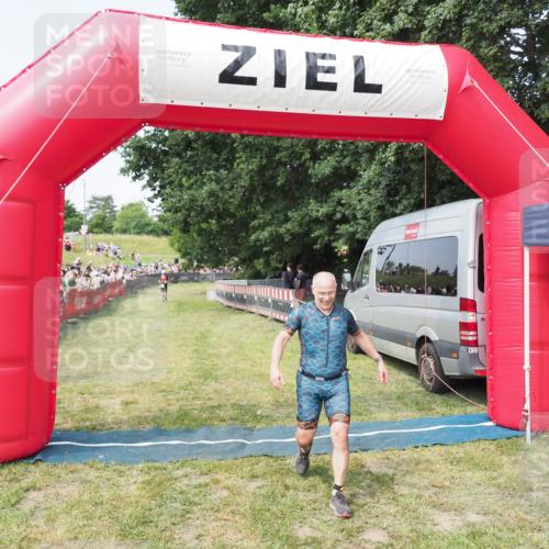 21.06.2025 - 27. Vierlanden-Triathlon MichiJ http://msf.ph/oto/7996624 15.06.2026 11:20:06 Ziel 414 meine-sportfotos.de