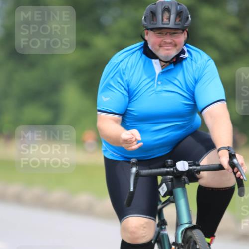 21.06.2025 - 27. Vierlanden-Triathlon H.Heesch http://msf.ph/oto/7996627 15.06.2025 12:14:49 Radfahren 207, 686, 812, 900, 1039, 1040, 1042, 1043 meine-sportfotos.de