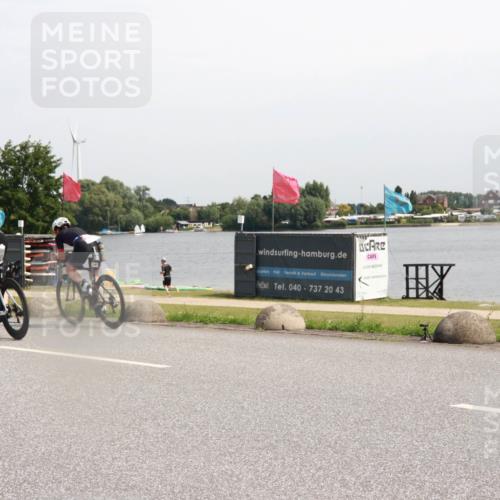 21.06.2025 - 27. Vierlanden-Triathlon H.Heesch http://msf.ph/oto/7996628 15.06.2025 11:30:59 Radfahren 167, 228, 639, 651, 891, 926, 980 meine-sportfotos.de