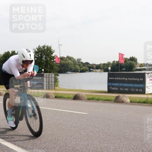15.06.2025 - 27. Vierlanden-Triathlon H.Heesch http://msf.ph/oto/7996631 15.06.2025 09:27:16 Radfahren 74, 97, 102 meine-sportfotos.de