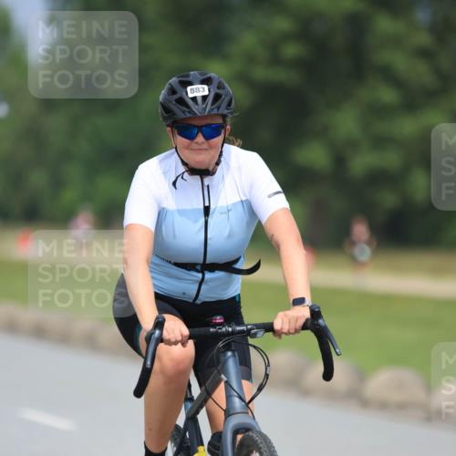 21.06.2025 - 27. Vierlanden-Triathlon H.Heesch http://msf.ph/oto/7996637 15.06.2025 12:22:25 Radfahren 706, 883, 884 meine-sportfotos.de