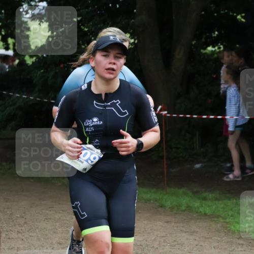 21.06.2025 - 27. Vierlanden-Triathlon Lena Gebhardt http://msf.ph/oto/7996640 15.06.2025 13:53:21 Laufen 2025, 09 meine-sportfotos.de