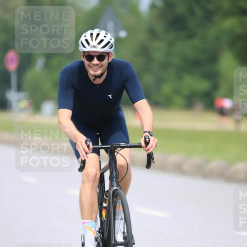 21.06.2025 - 27. Vierlanden-Triathlon H.Heesch http://msf.ph/oto/7996653 15.06.2025 12:14:55 Radfahren 207, 686, 868, 1039, 1040, 1042, 1043 meine-sportfotos.de