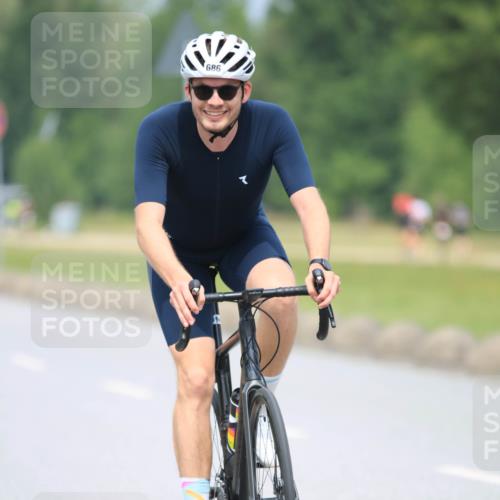 21.06.2025 - 27. Vierlanden-Triathlon H.Heesch http://msf.ph/oto/7996662 15.06.2025 12:14:55 Radfahren 207, 686, 868, 1039, 1040, 1042, 1043 meine-sportfotos.de