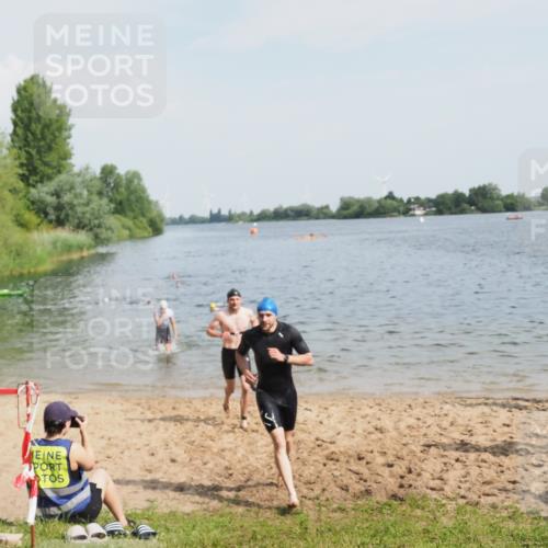 21.06.2025 - 27. Vierlanden-Triathlon MichiJ http://msf.ph/oto/7996666 15.06.2026 09:57:51 Schwimmen 291, 330, 347, 827 meine-sportfotos.de