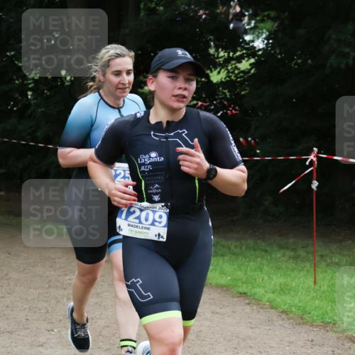 21.06.2025 - 27. Vierlanden-Triathlon Lena Gebhardt http://msf.ph/oto/7996669 15.06.2025 13:53:22 Laufen 20, 25, 2025, 1209 meine-sportfotos.de