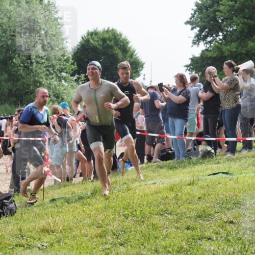 15.06.2025 - 27. Vierlanden-Triathlon KatJ http://msf.ph/oto/7996673 15.06.2025 09:55:35 Schwimmen 272, 316, 327, 329, 335, 353, 548 meine-sportfotos.de