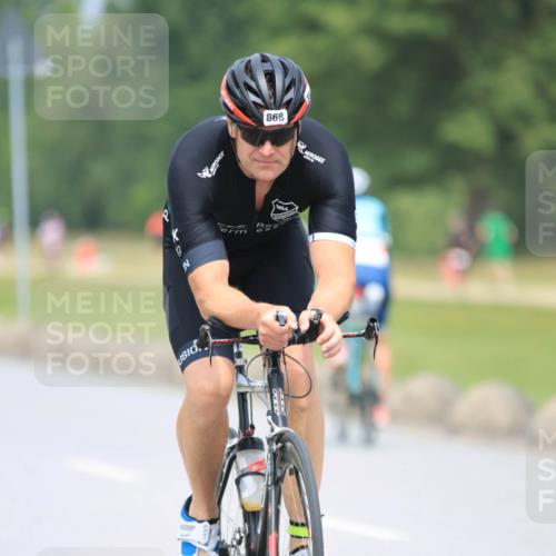 21.06.2025 - 27. Vierlanden-Triathlon H.Heesch http://msf.ph/oto/7996683 15.06.2025 12:15:02 Radfahren 868, 894 meine-sportfotos.de