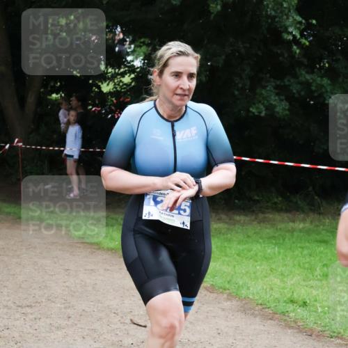 21.06.2025 - 27. Vierlanden-Triathlon Lena Gebhardt http://msf.ph/oto/7996685 15.06.2025 13:53:23 Laufen 1245 meine-sportfotos.de