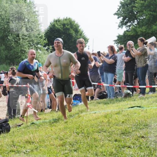 15.06.2025 - 27. Vierlanden-Triathlon KatJ http://msf.ph/oto/7996686 15.06.2025 09:55:35 Schwimmen 272, 316, 327, 329, 335, 353, 548 meine-sportfotos.de