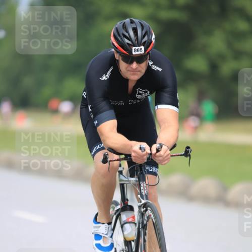 21.06.2025 - 27. Vierlanden-Triathlon H.Heesch http://msf.ph/oto/7996691 15.06.2025 12:15:02 Radfahren 868, 894 meine-sportfotos.de