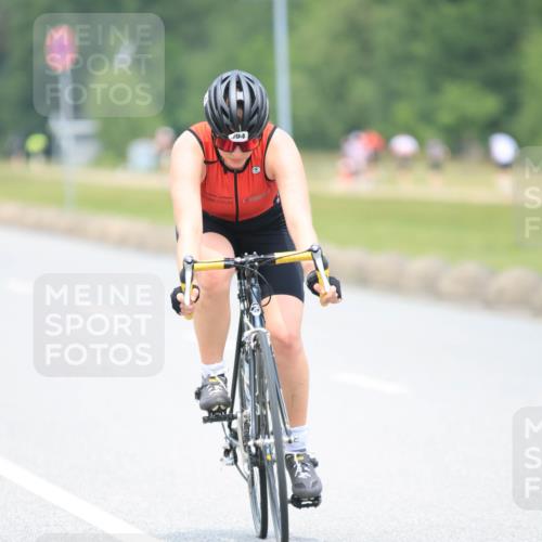 21.06.2025 - 27. Vierlanden-Triathlon H.Heesch http://msf.ph/oto/7996697 15.06.2025 12:15:05 Radfahren 868, 894, 910 meine-sportfotos.de