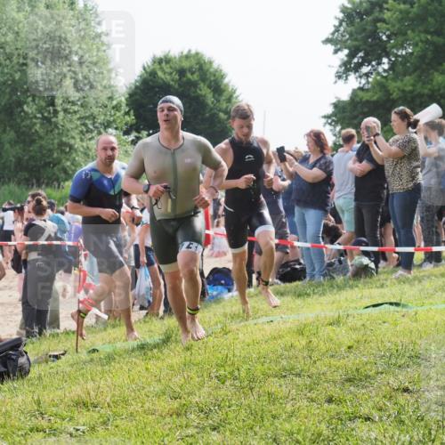 15.06.2025 - 27. Vierlanden-Triathlon KatJ http://msf.ph/oto/7996702 15.06.2025 09:55:35 Schwimmen 272, 316, 327, 329, 335, 353, 548 meine-sportfotos.de