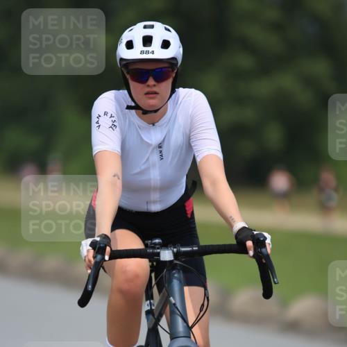 21.06.2025 - 27. Vierlanden-Triathlon H.Heesch http://msf.ph/oto/7996719 15.06.2025 12:22:30 Radfahren 883, 884 meine-sportfotos.de