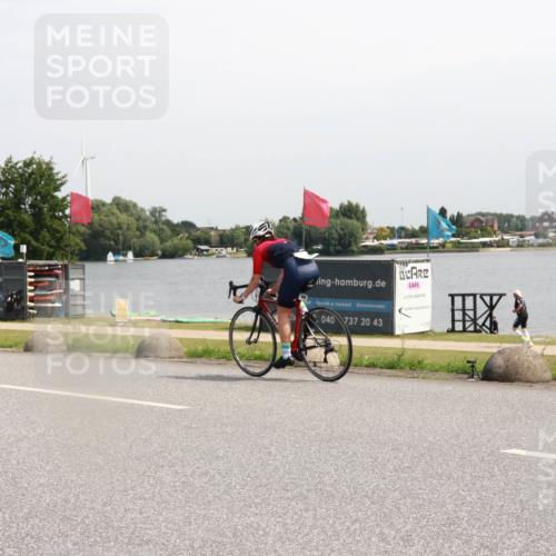21.06.2025 - 27. Vierlanden-Triathlon H.Heesch http://msf.ph/oto/7996720 15.06.2025 11:31:09 Radfahren 713, 924, 931, 1400 meine-sportfotos.de