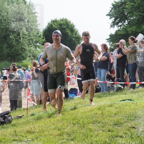 15.06.2025 - 27. Vierlanden-Triathlon KatJ http://msf.ph/oto/7996730 15.06.2025 09:55:35 Schwimmen 272, 316, 327, 329, 335, 353, 548 meine-sportfotos.de