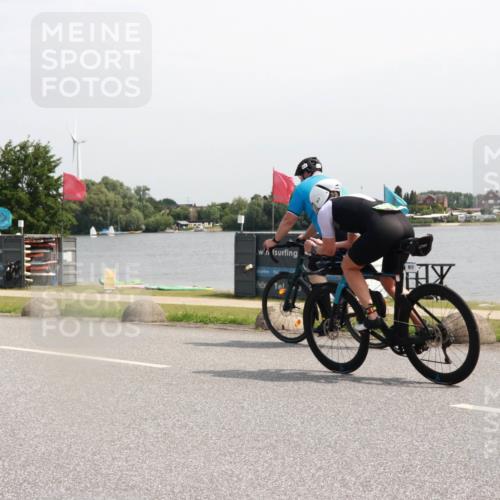 21.06.2025 - 27. Vierlanden-Triathlon H.Heesch http://msf.ph/oto/7996737 15.06.2025 11:31:11 Radfahren 713, 895, 924, 1400 meine-sportfotos.de