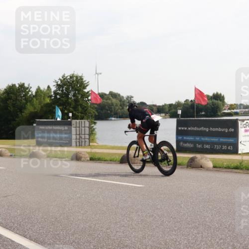 15.06.2025 - 27. Vierlanden-Triathlon H.Heesch http://msf.ph/oto/7996753 15.06.2025 09:30:06 Radfahren 109, 115 meine-sportfotos.de