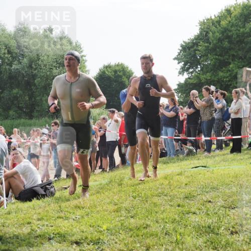15.06.2025 - 27. Vierlanden-Triathlon KatJ http://msf.ph/oto/7996757 15.06.2025 09:55:36 Schwimmen 272, 316, 327, 329, 335, 353, 548 meine-sportfotos.de