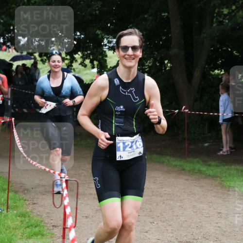 21.06.2025 - 27. Vierlanden-Triathlon Lena Gebhardt http://msf.ph/oto/7996761 15.06.2025 13:53:40 Laufen 1216 meine-sportfotos.de