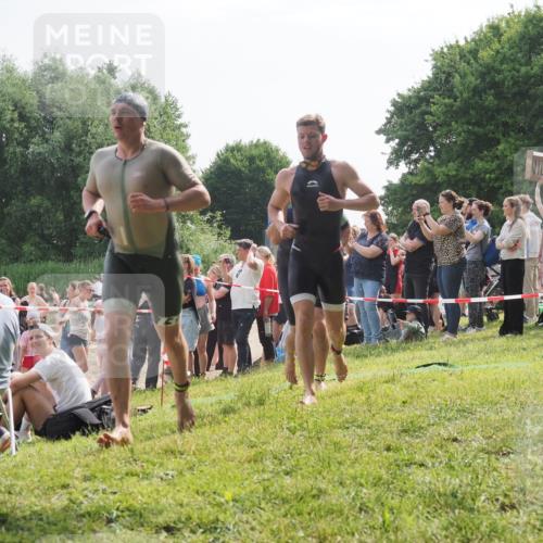 15.06.2025 - 27. Vierlanden-Triathlon KatJ http://msf.ph/oto/7996776 15.06.2025 09:55:36 Schwimmen 272, 316, 327, 329, 335, 353, 548 meine-sportfotos.de