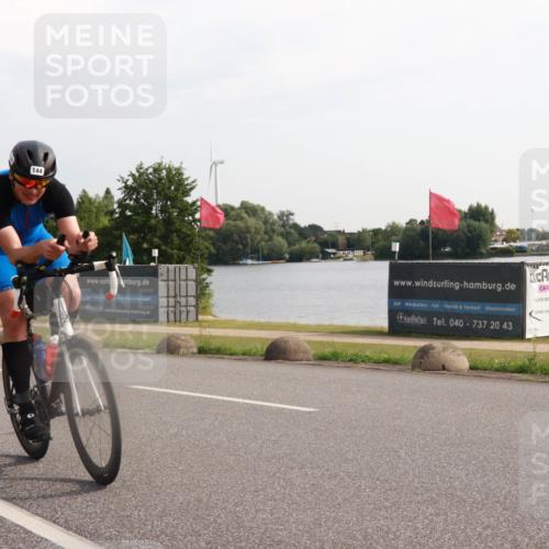 15.06.2025 - 27. Vierlanden-Triathlon H.Heesch http://msf.ph/oto/7996786 15.06.2025 09:30:17 Radfahren 144, 167 meine-sportfotos.de
