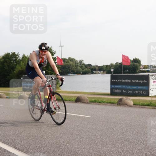 15.06.2025 - 27. Vierlanden-Triathlon H.Heesch http://msf.ph/oto/7996805 15.06.2025 09:30:26 Radfahren 32 meine-sportfotos.de