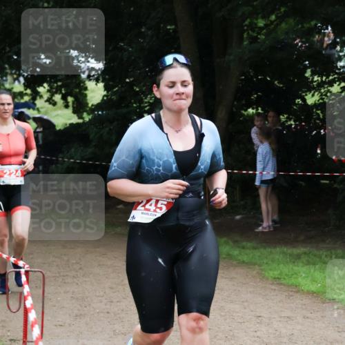 21.06.2025 - 27. Vierlanden-Triathlon Lena Gebhardt http://msf.ph/oto/7996808 15.06.2025 13:53:42 Laufen  meine-sportfotos.de