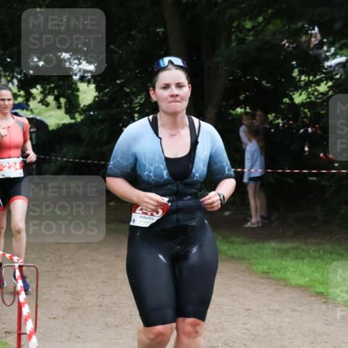 21.06.2025 - 27. Vierlanden-Triathlon Lena Gebhardt http://msf.ph/oto/7996822 15.06.2025 13:53:42 Laufen 224 meine-sportfotos.de