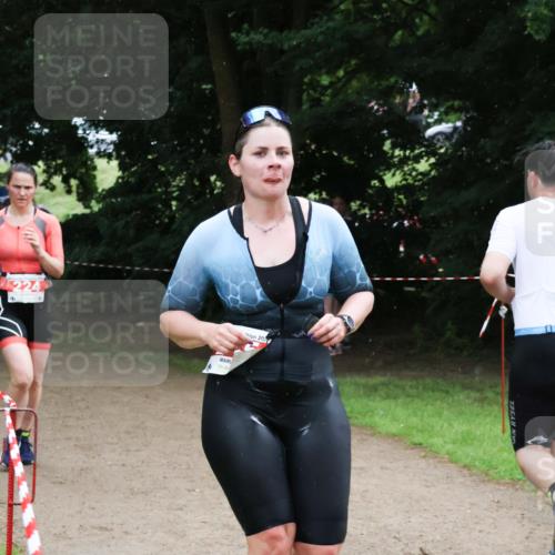 21.06.2025 - 27. Vierlanden-Triathlon Lena Gebhardt http://msf.ph/oto/7996831 15.06.2025 13:53:42 Laufen 224, 202 meine-sportfotos.de
