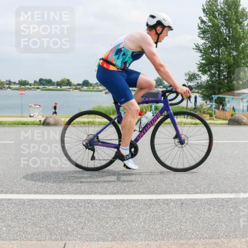 21.06.2025 - 27. Vierlanden-Triathlon H.Heesch http://msf.ph/oto/7996832 15.06.2025 12:22:44 Radfahren 657, 701, 886 meine-sportfotos.de
