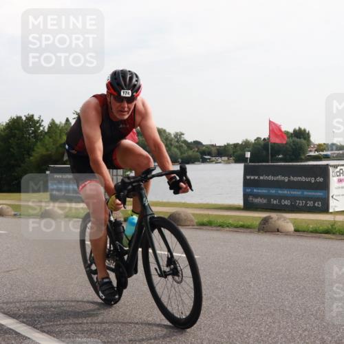 15.06.2025 - 27. Vierlanden-Triathlon H.Heesch http://msf.ph/oto/7996833 15.06.2025 09:30:35 Radfahren 174 meine-sportfotos.de