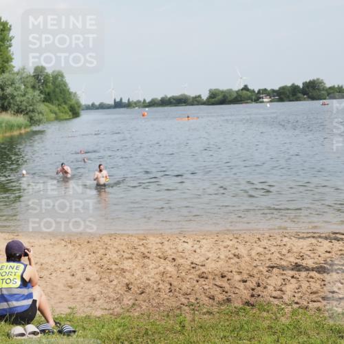 21.06.2025 - 27. Vierlanden-Triathlon MichiJ http://msf.ph/oto/7996838 15.06.2026 09:58:00 Schwimmen 291, 347 meine-sportfotos.de