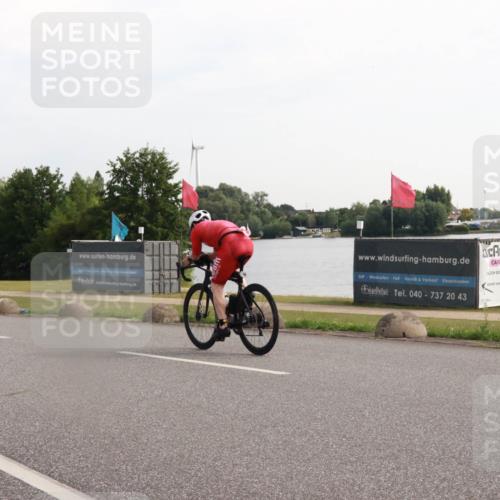 15.06.2025 - 27. Vierlanden-Triathlon H.Heesch http://msf.ph/oto/7996842 15.06.2025 09:30:45 Radfahren 160 meine-sportfotos.de