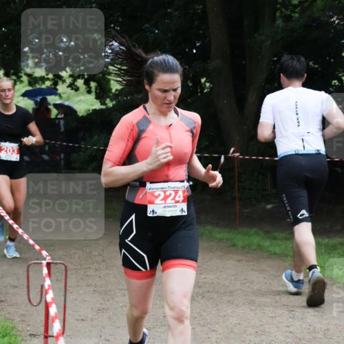 21.06.2025 - 27. Vierlanden-Triathlon Lena Gebhardt http://msf.ph/oto/7996857 15.06.2025 13:53:43 Laufen 203 meine-sportfotos.de