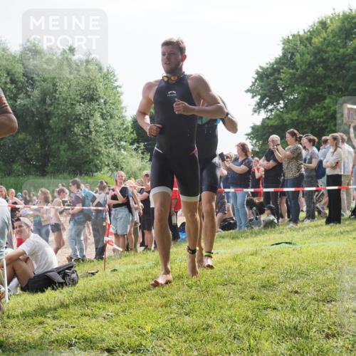 15.06.2025 - 27. Vierlanden-Triathlon KatJ http://msf.ph/oto/7996859 15.06.2025 09:55:37 Schwimmen 272, 316, 327, 329, 335, 548 meine-sportfotos.de