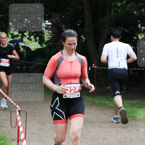 21.06.2025 - 27. Vierlanden-Triathlon Lena Gebhardt http://msf.ph/oto/7996870 15.06.2025 13:53:43 Laufen 203, 224 meine-sportfotos.de