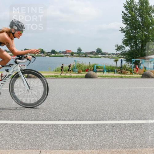 21.06.2025 - 27. Vierlanden-Triathlon H.Heesch http://msf.ph/oto/7996876 15.06.2025 12:22:55 Radfahren 934 meine-sportfotos.de