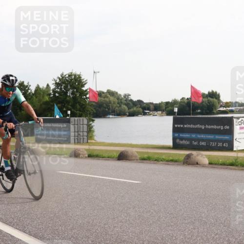 15.06.2025 - 27. Vierlanden-Triathlon H.Heesch http://msf.ph/oto/7996878 15.06.2025 09:31:06 Radfahren 70 meine-sportfotos.de
