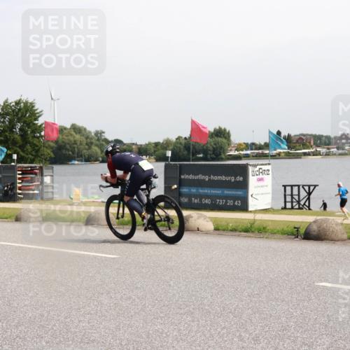 21.06.2025 - 27. Vierlanden-Triathlon H.Heesch http://msf.ph/oto/7996895 15.06.2025 11:31:35 Radfahren 652, 838 meine-sportfotos.de