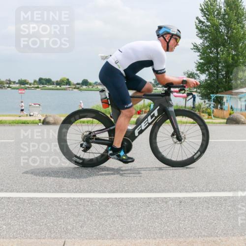 21.06.2025 - 27. Vierlanden-Triathlon H.Heesch http://msf.ph/oto/7996896 15.06.2025 12:23:34 Radfahren 733, 805, 812, 829 meine-sportfotos.de