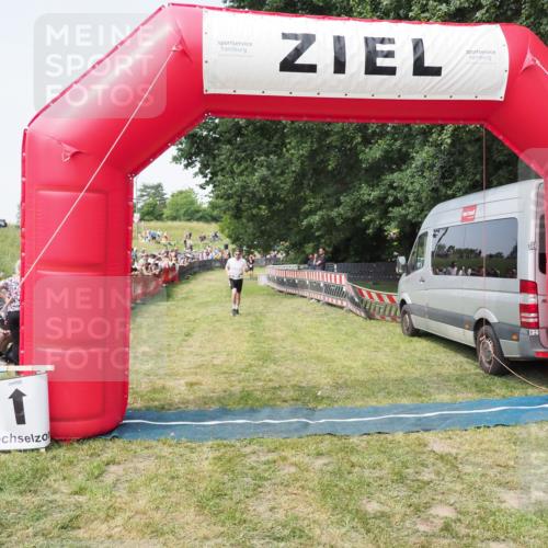 21.06.2025 - 27. Vierlanden-Triathlon MichiJ http://msf.ph/oto/7996897 15.06.2026 11:20:36 Ziel 321 meine-sportfotos.de