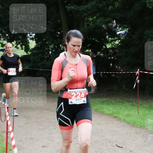 21.06.2025 - 27. Vierlanden-Triathlon Lena Gebhardt http://msf.ph/oto/7996899 15.06.2025 13:53:44 Laufen 203, 20, 224 meine-sportfotos.de
