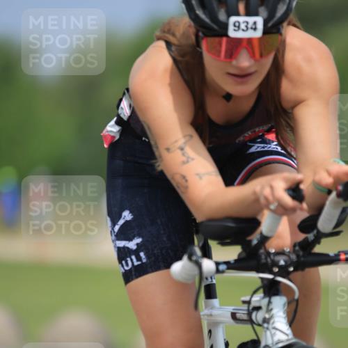 21.06.2025 - 27. Vierlanden-Triathlon H.Heesch http://msf.ph/oto/7996901 15.06.2025 12:22:53 Radfahren 934 meine-sportfotos.de