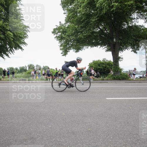 15.06.2025 - 7 Türme Triathlon Yannick Fuchs http://msf.ph/oto/7996914 15.06.2025 13:48:32 Radfahren 811, 854 meine-sportfotos.de