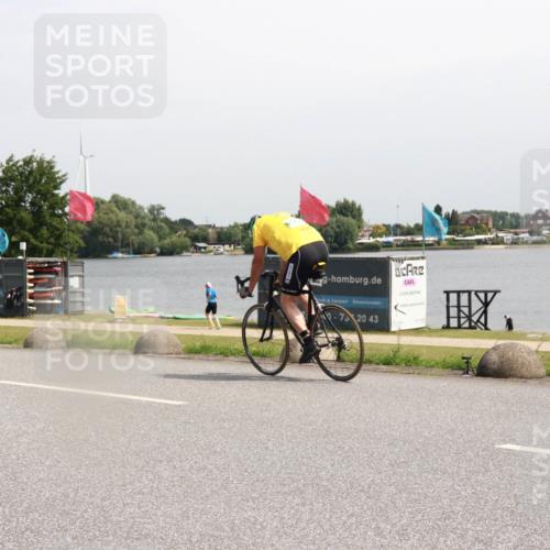 21.06.2025 - 27. Vierlanden-Triathlon H.Heesch http://msf.ph/oto/7996934 15.06.2025 11:31:39 Radfahren 652, 759, 838 meine-sportfotos.de